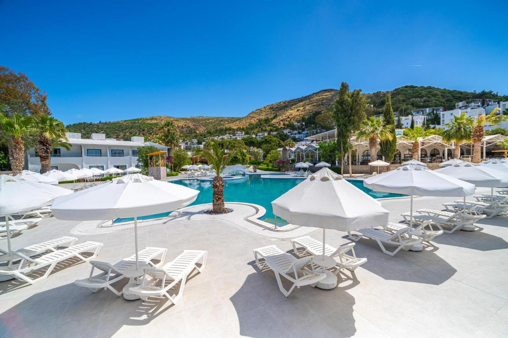 라브란다 Tmt 보드룸 리조트 Bodrum 외부 사진 The resort's main pool