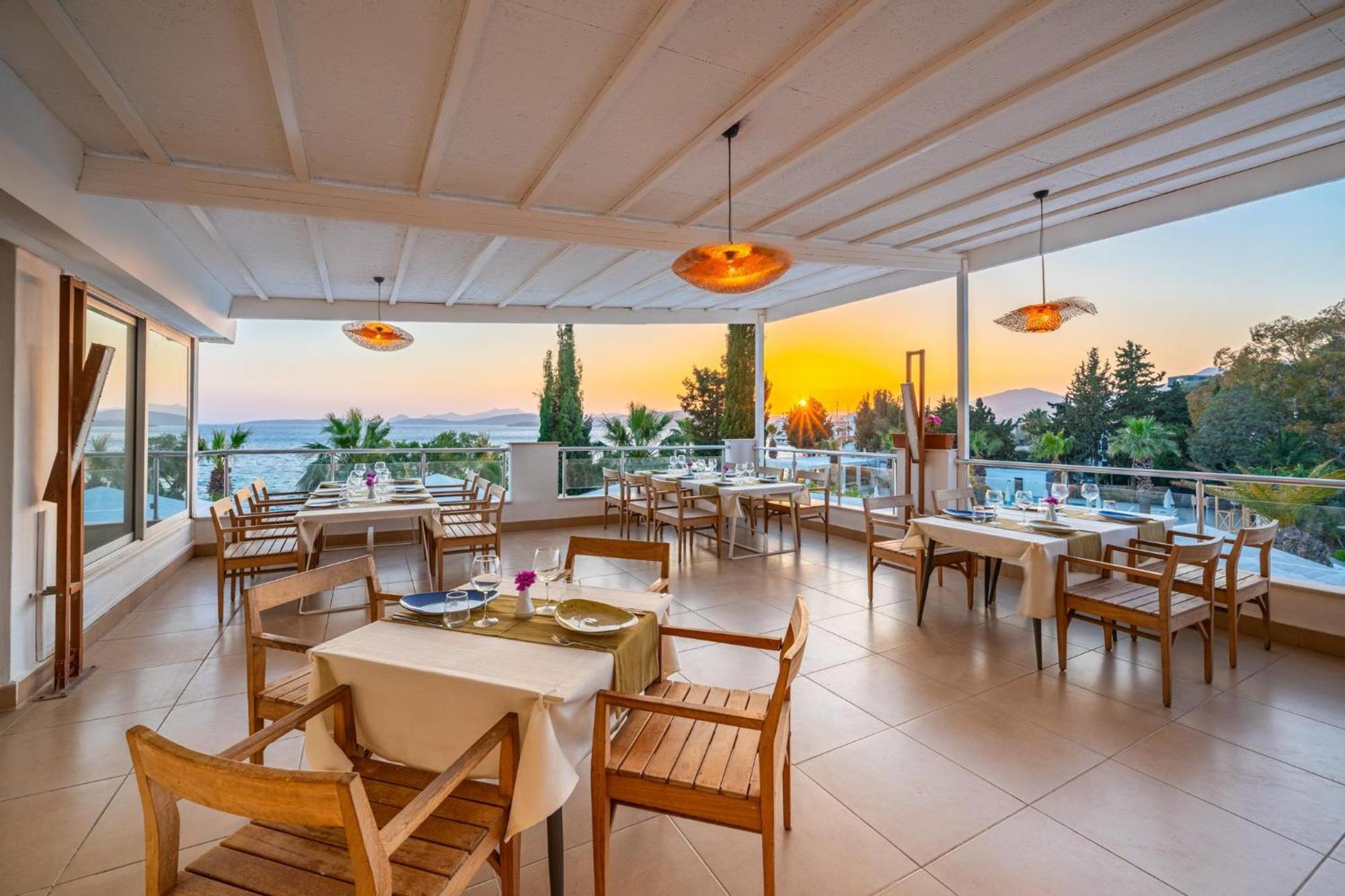 라브란다 Tmt 보드룸 리조트 Bodrum 외부 사진 The restaurant at the hotel