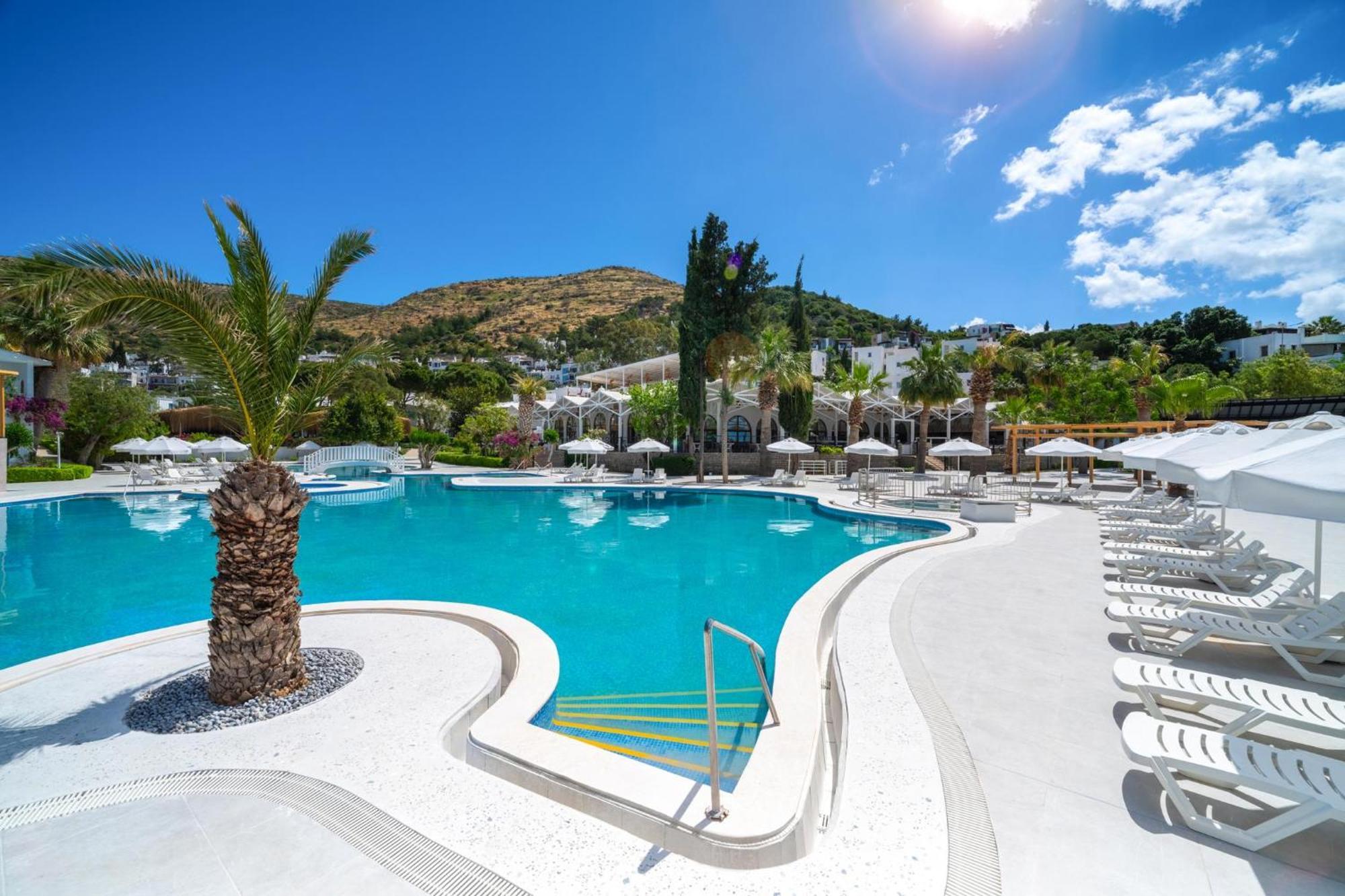라브란다 Tmt 보드룸 리조트 Bodrum 외부 사진 The resort's main pool