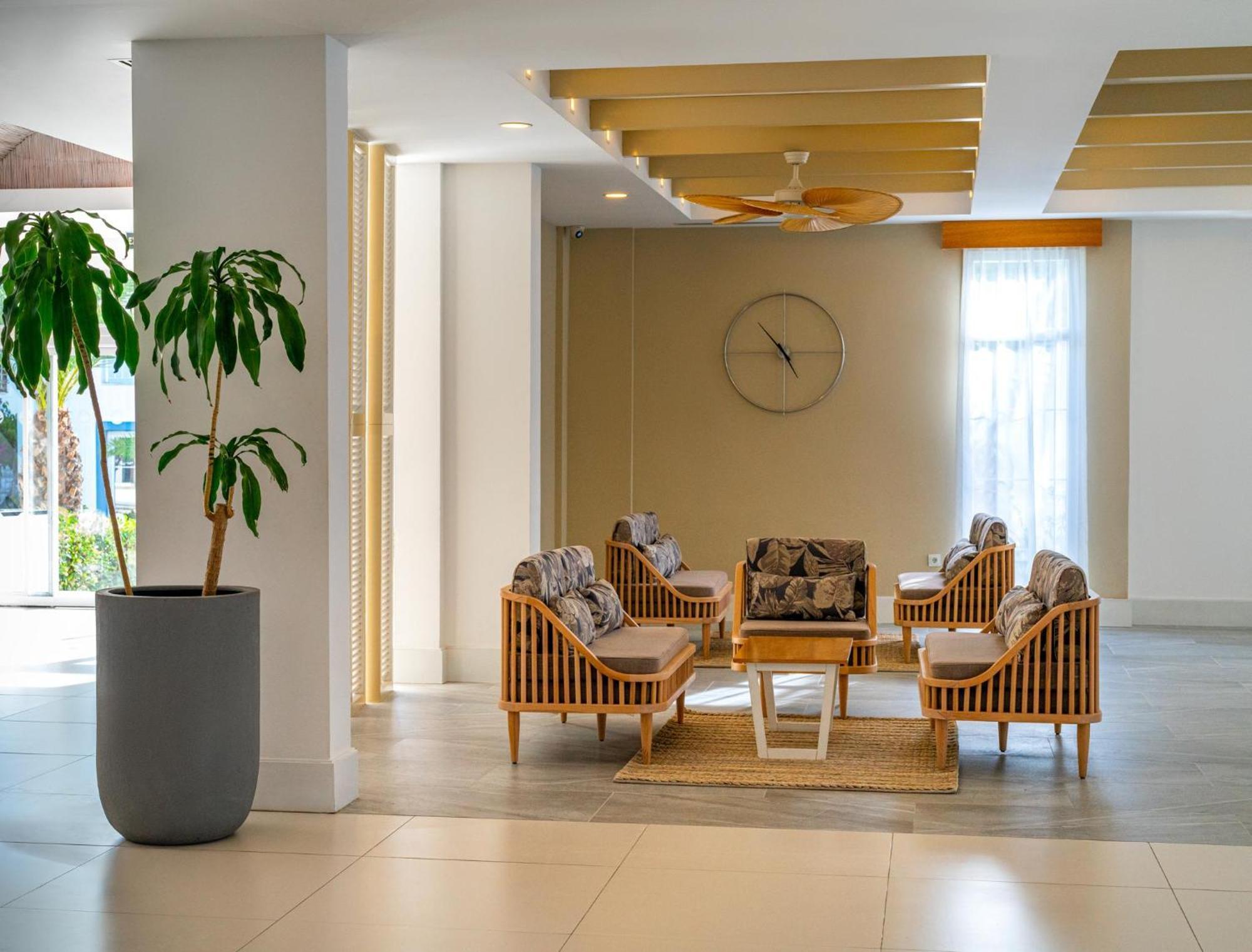 라브란다 Tmt 보드룸 리조트 Bodrum 외부 사진 The lobby of the hotel