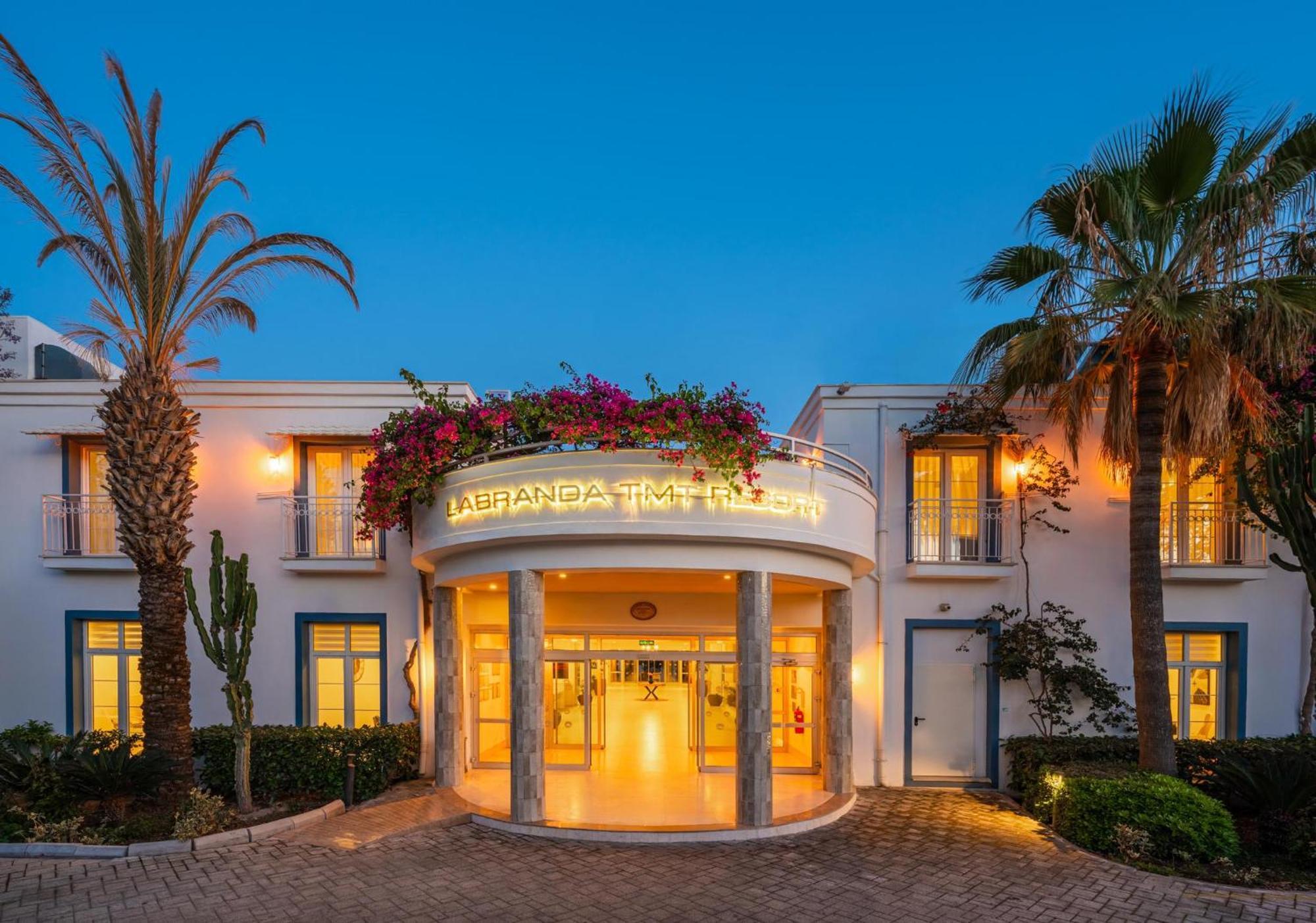 라브란다 Tmt 보드룸 리조트 Bodrum 외부 사진 Entrance of the hotel